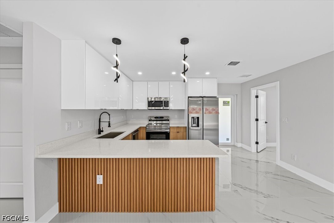 3 Bed SingleFamilyResidence for Sale in Lehigh Acres, photo 12