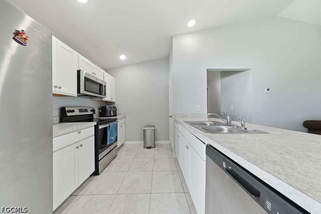3 Bed SingleFamilyResidence for Sale in Cape Coral, photo 12