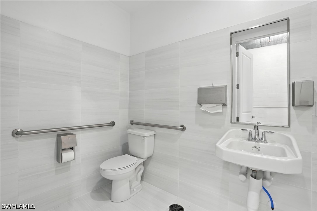 Office for Sale in Fort Myers, photo 12
