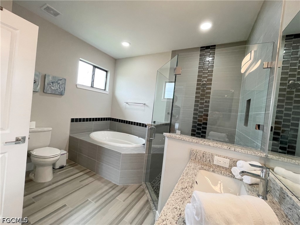 4 Bed Waterfront Home for Sale in Cape Coral, photo 12