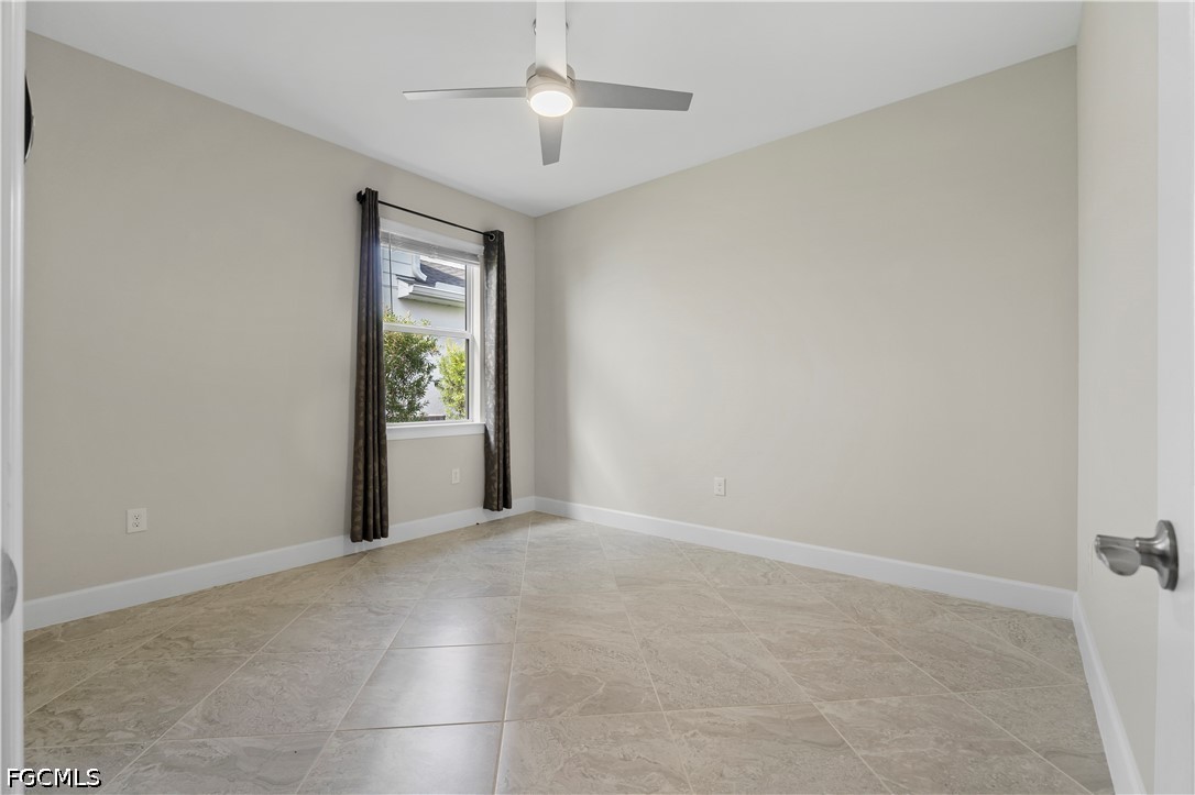 3 Bed SingleFamilyResidence for Sale in Northridge, photo 12