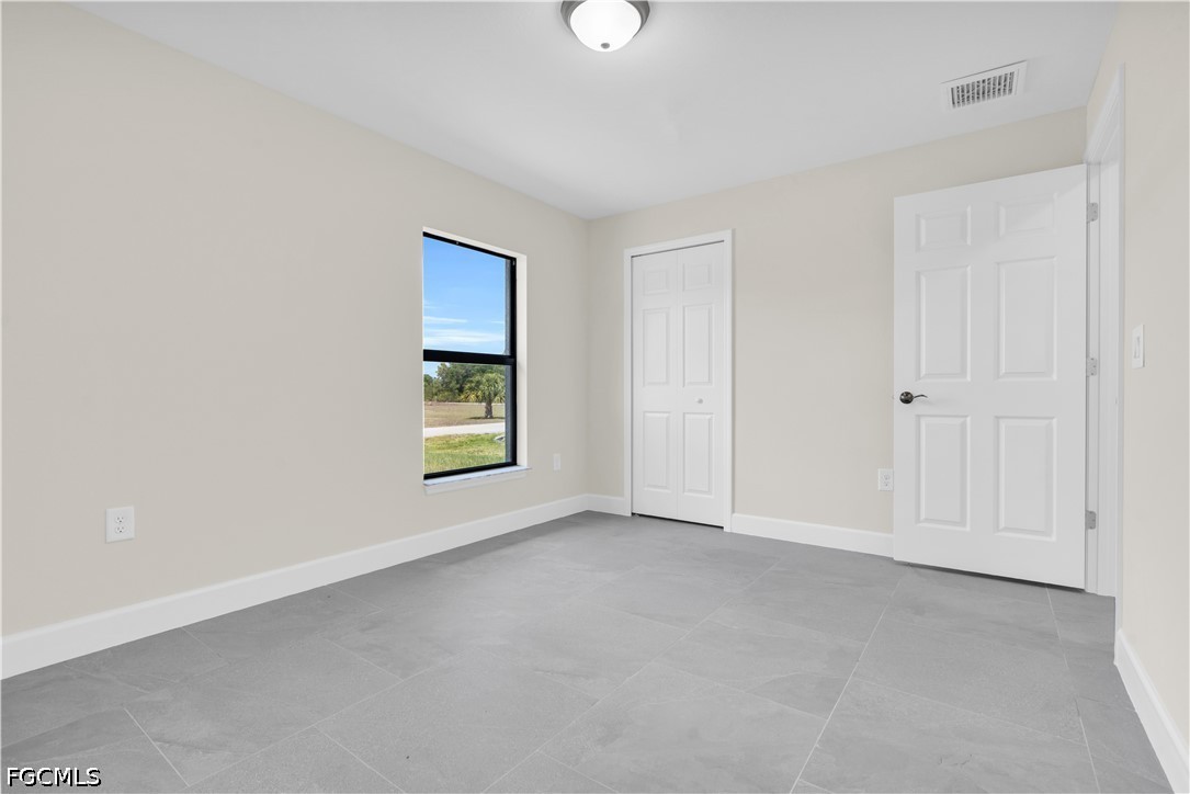 3 Bed SingleFamilyResidence for Sale in Lehigh Estates, photo 12