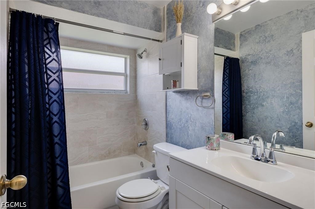 3 Bed Pool Home for Sale in Fort Myers, photo 12