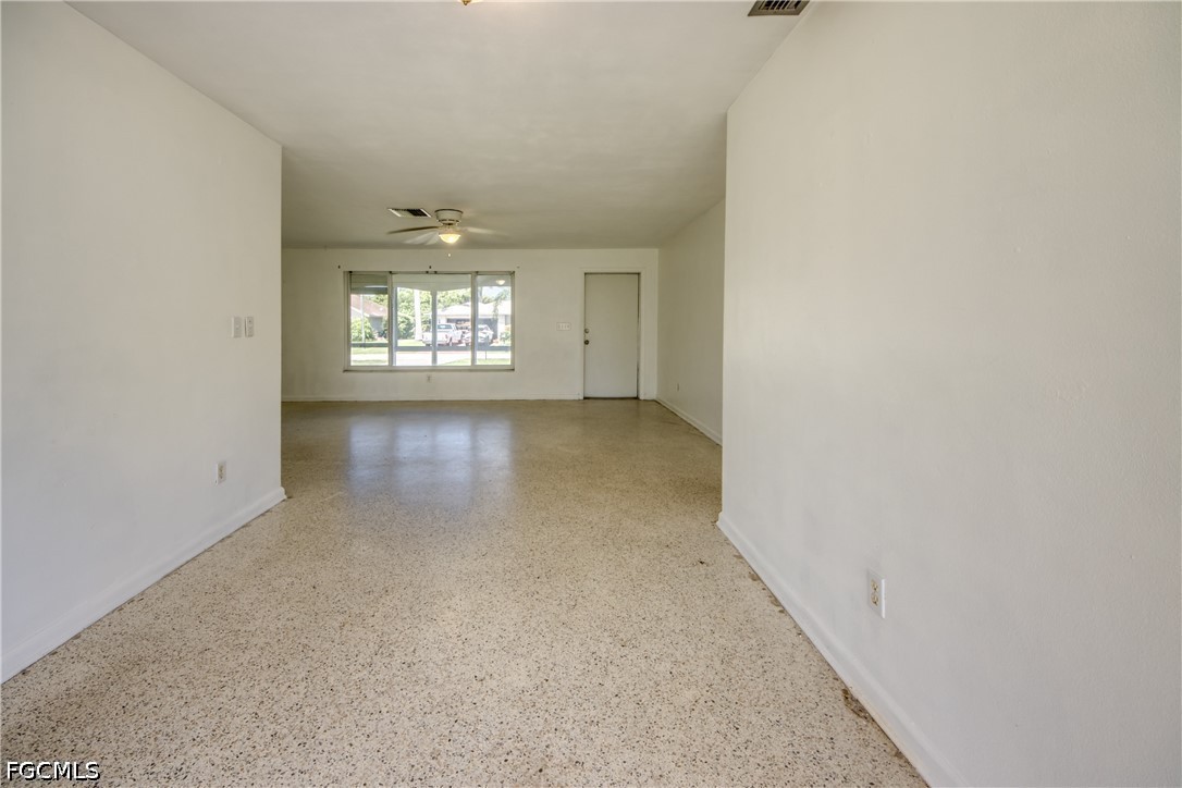 2 Bed SingleFamilyResidence for Sale in Cape Coral, photo 12