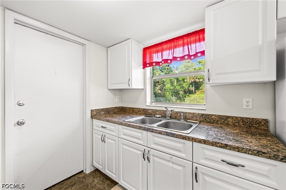 3 Bed SingleFamilyResidence for Sale in Fort Myers, photo 12