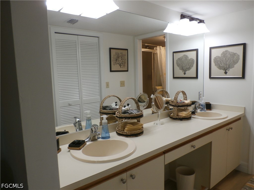 2 Bed Condominium for Sale in Manor, photo 12
