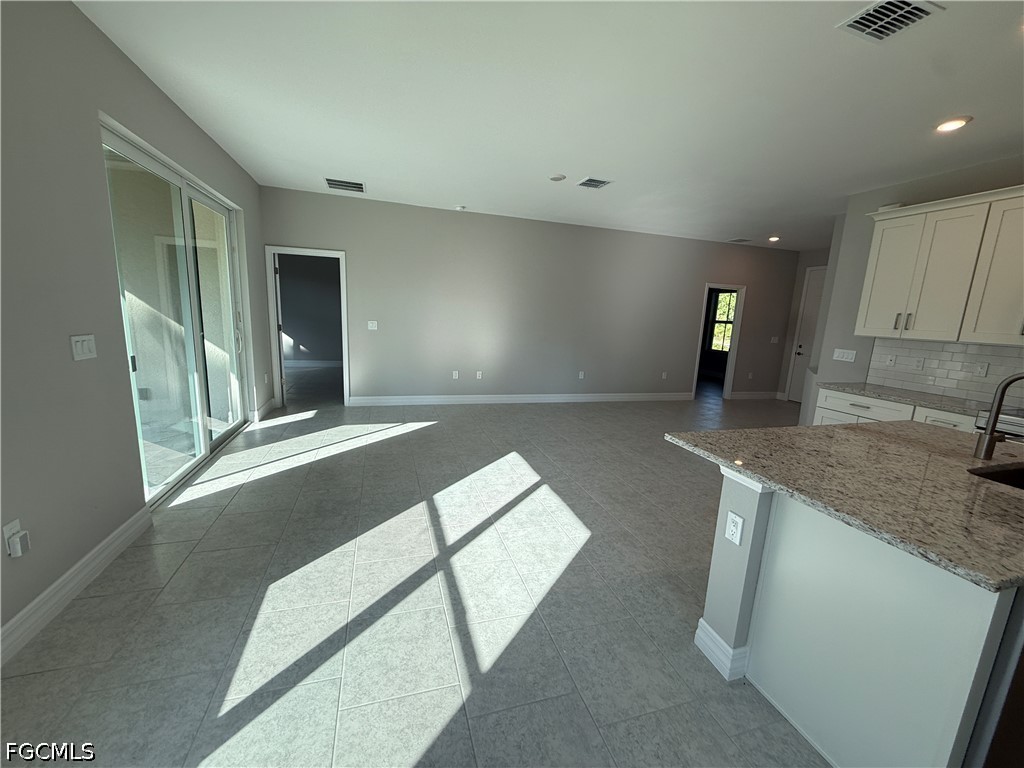 3 Bed SingleFamilyResidence for Sale in Lehigh Acres, photo 12