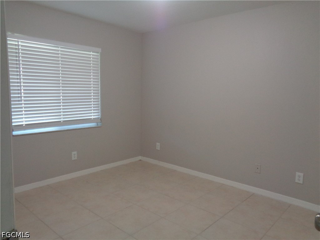 3 Bed SingleFamilyResidence for Sale in Cape Coral, photo 12