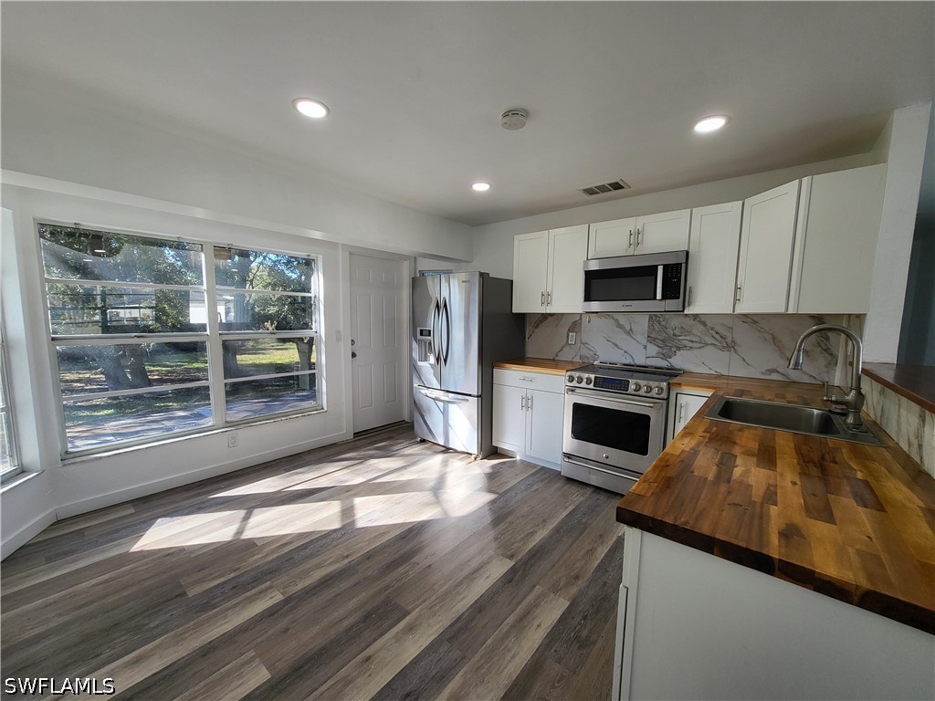 2 Bed SingleFamilyResidence for Sale in Fort Myers, photo 12