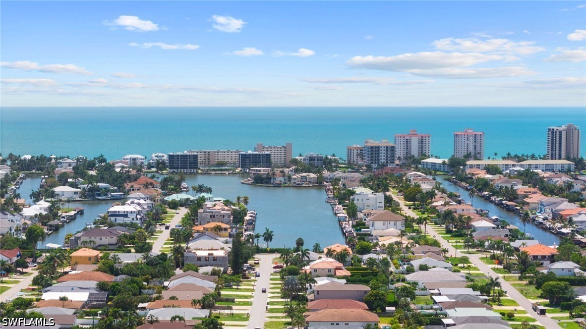 2 Bed SingleFamilyResidence for Sale in Naples, photo 12