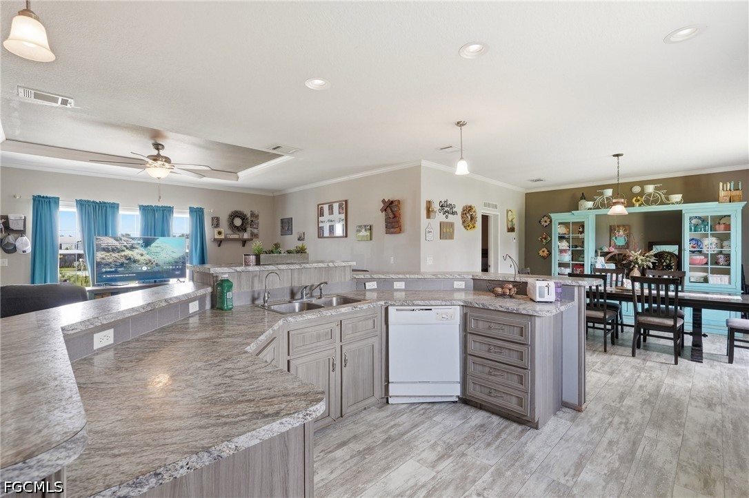 4 Bed ManufacturedHome for Sale in Labelle, photo 12
