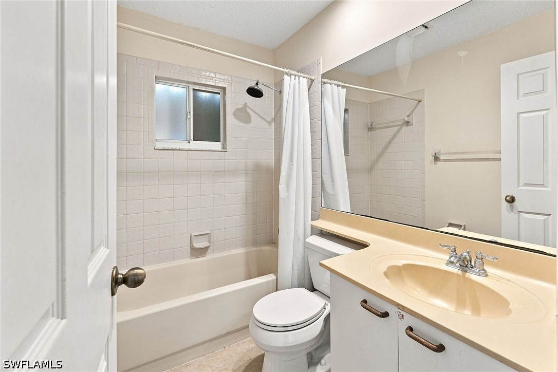 3 Bed SingleFamilyResidence for Sale in Naples, photo 12