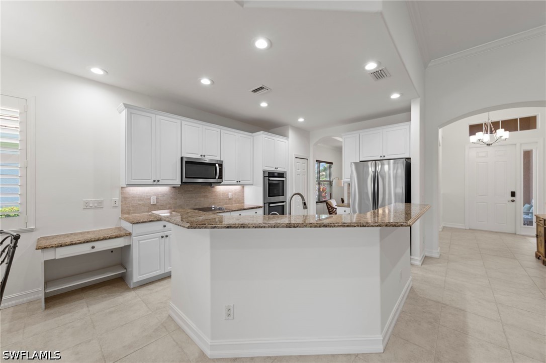 3 Bed Pool Home for Sale in Villa Capri, photo 12