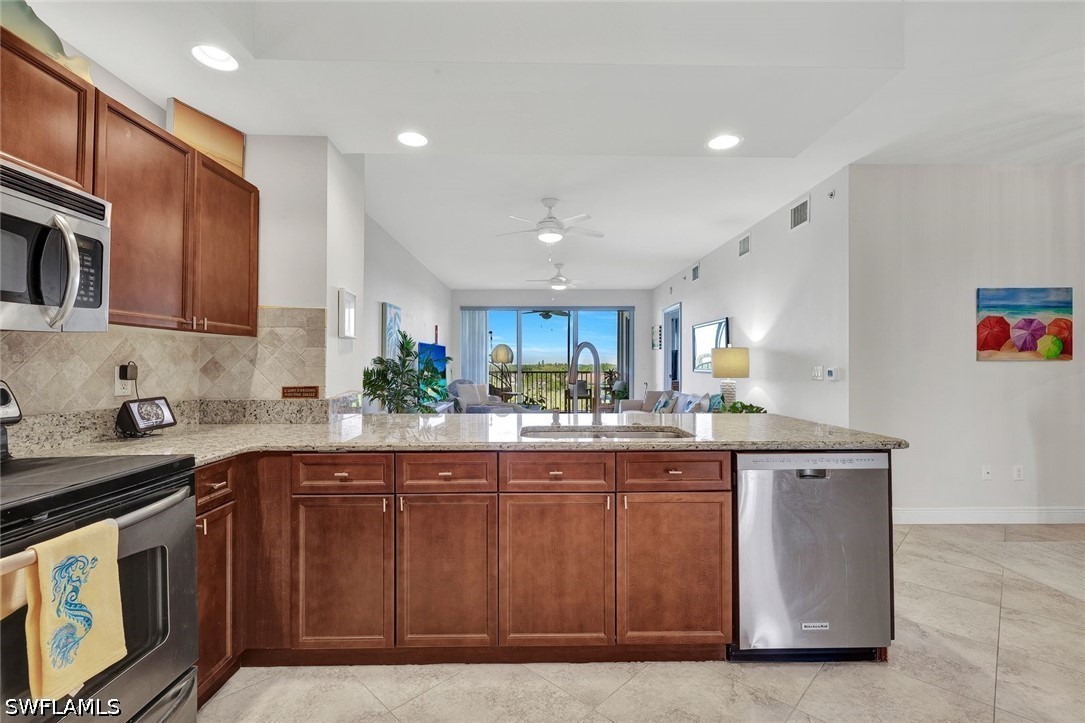 3 Bed Waterfront Home for Sale in The Carlysle, photo 12