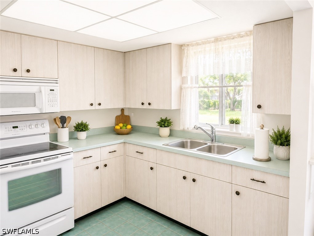 2 Bed SingleFamilyResidence for Sale in Fort Myers, photo 12