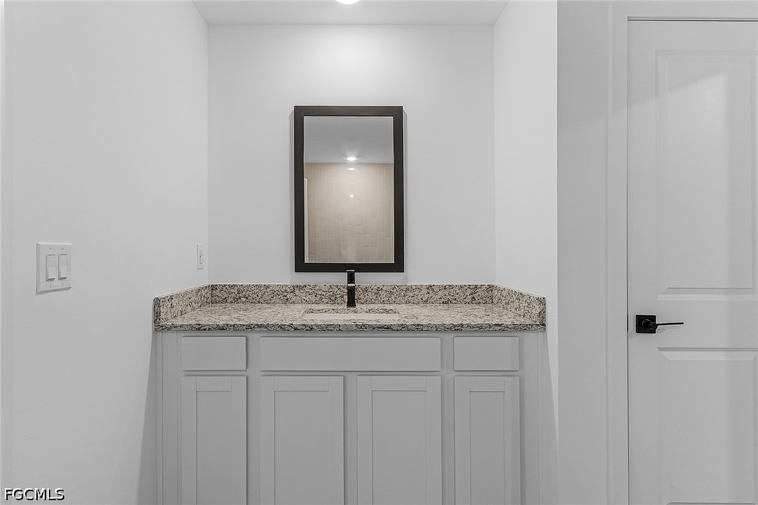 3 Bed SingleFamilyResidence for Sale in Mirror Lakes, photo 12