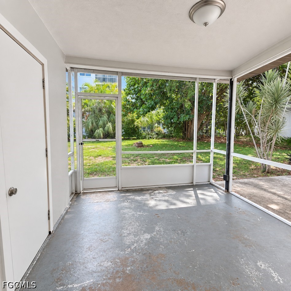 2 Bed Triplex for Sale in Cape Coral, photo 12