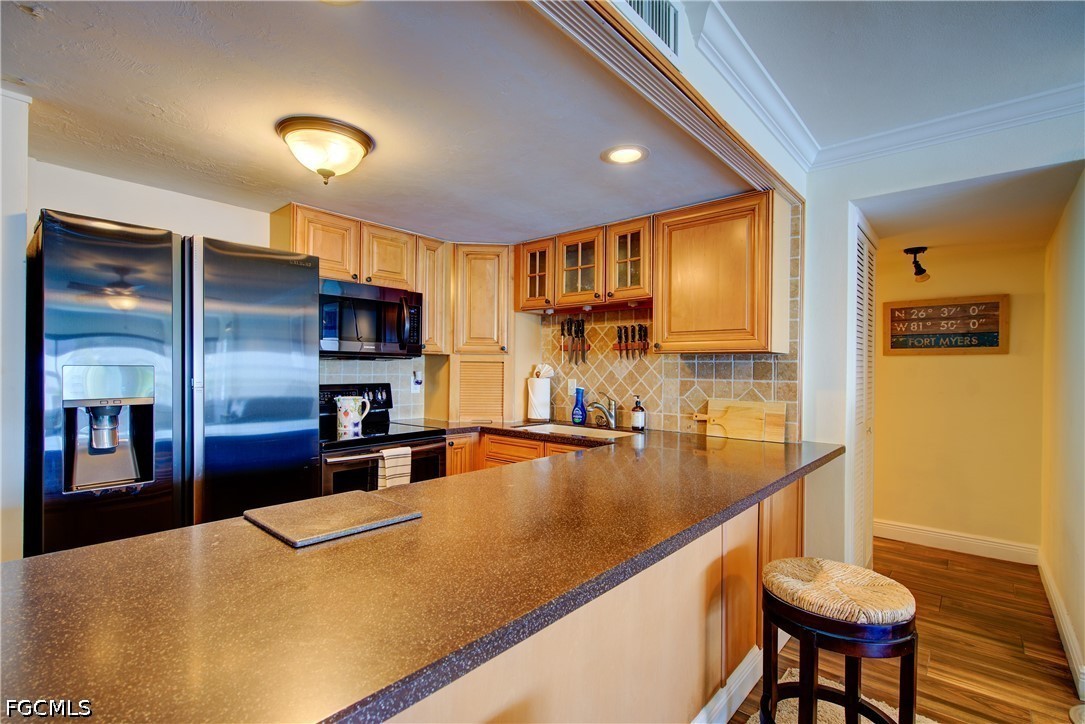 1 Bed Waterfront Home for Sale in Fort Myers, photo 12