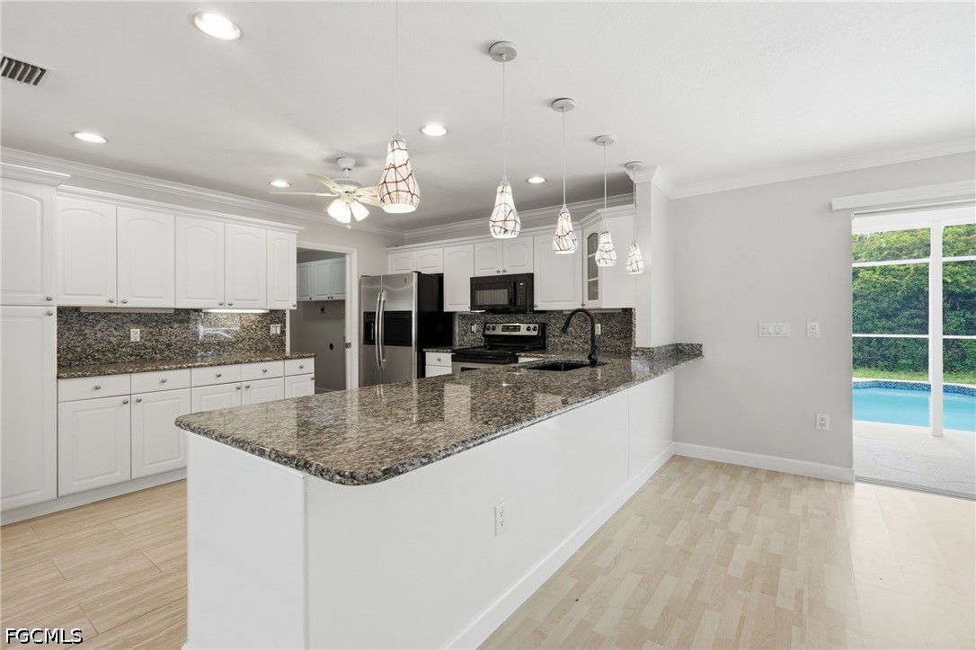 2 Bed Pool Home for Sale in Fort Myers Villas, photo 12
