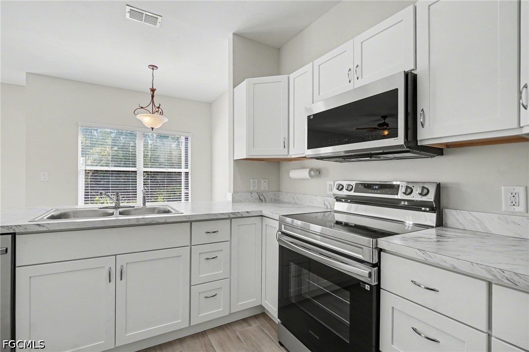 2 Bed Waterfront Home for Sale in Fort Myers, photo 12
