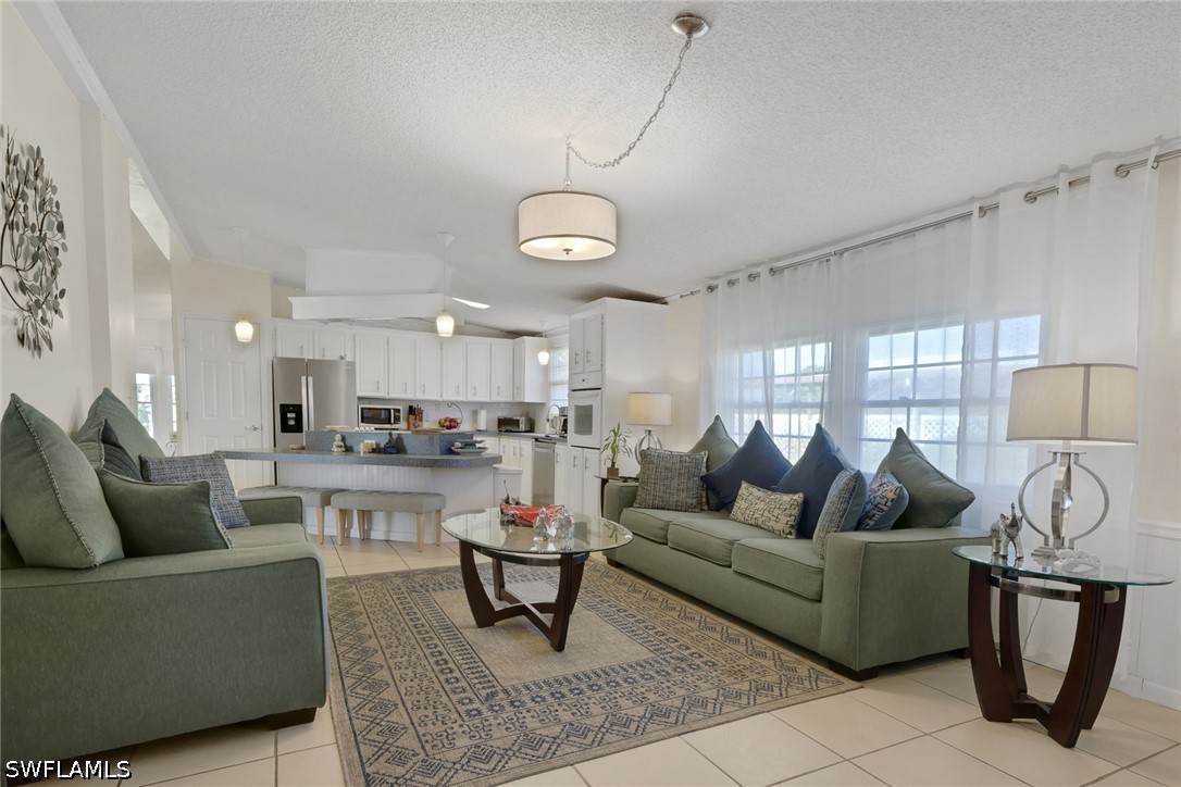 2 Bed SingleFamilyResidence for Sale in Naples, photo 12