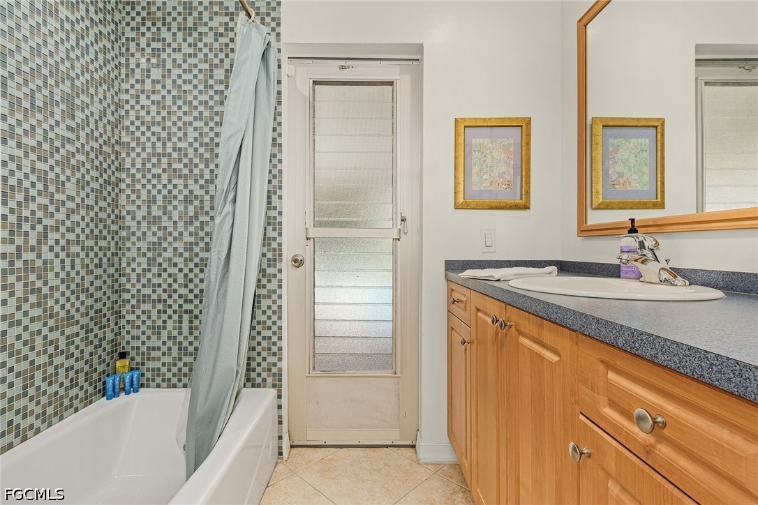 3 Bed Pool Home for Sale in Cape Coral, photo 12