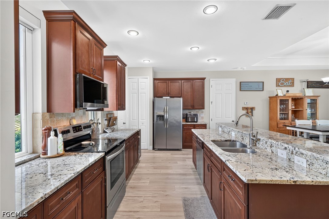 3 Bed SingleFamilyResidence for Sale in Cape Coral, photo 12