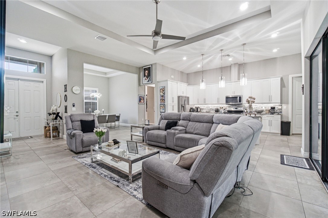 4 Bed SingleFamilyResidence for Sale in Naples, photo 12
