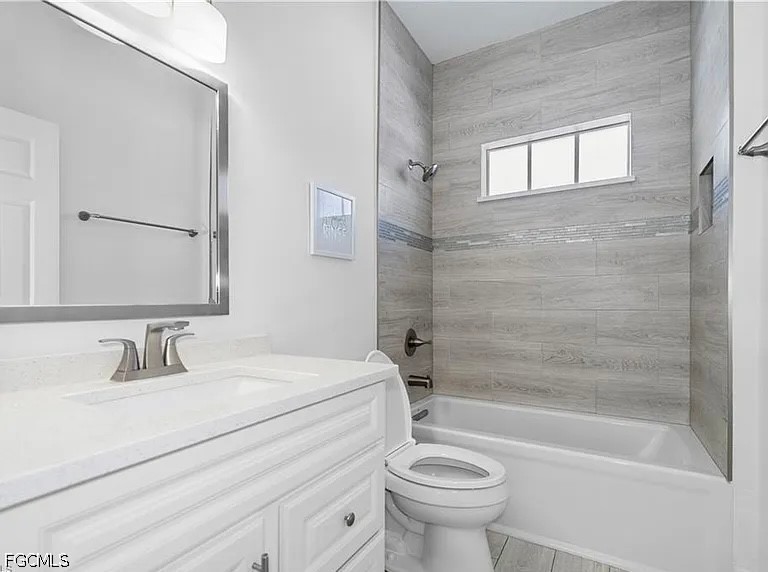 3 Bed SingleFamilyResidence for Sale in Naples, photo 12