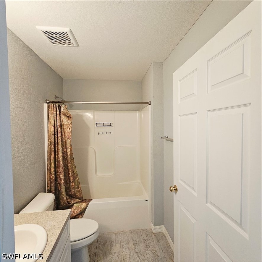 3 Bed SingleFamilyResidence for Sale in Lehigh Acres, photo 12
