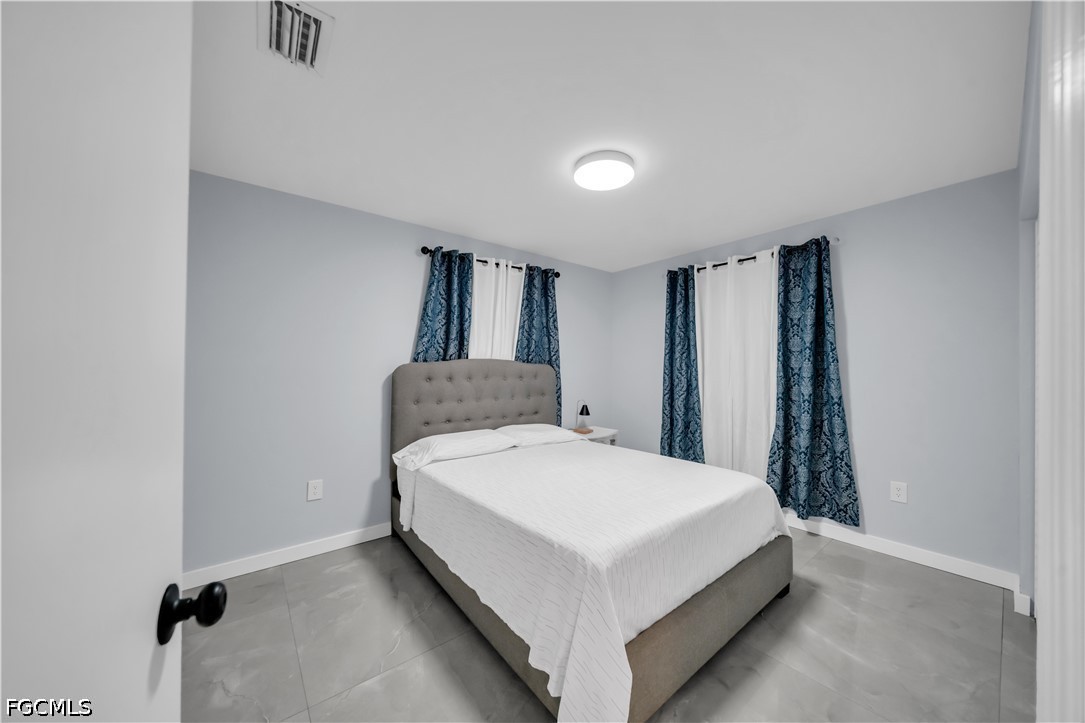 2 Bed SingleFamilyResidence for Sale in North Fort Myers, photo 12