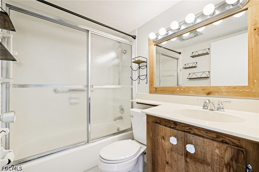 1 Bed Waterfront Home for Sale in Fort Myers, photo 12
