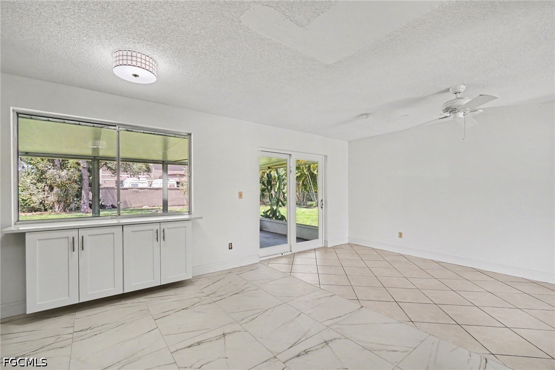 2 Bed SingleFamilyResidence for Sale in Cape Coral, photo 12