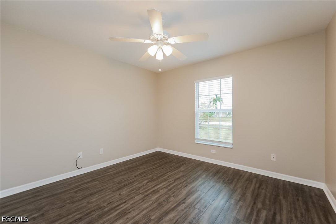 3 Bed SingleFamilyResidence for Sale in Mirror Lakes, photo 12