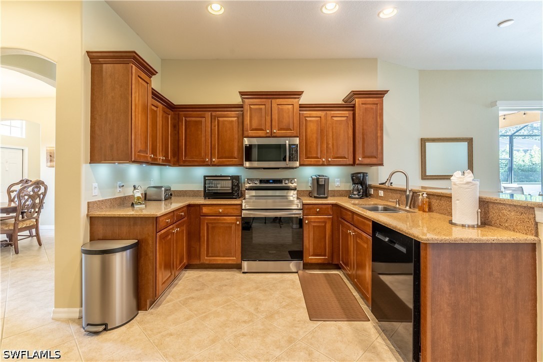 4 Bed Pool Home for Sale in Stoneybrook, photo 12