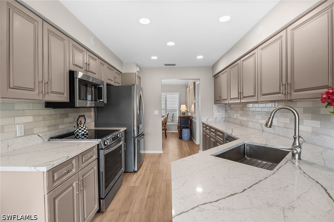 3 Bed SingleFamilyResidence for Sale in Naples, photo 12