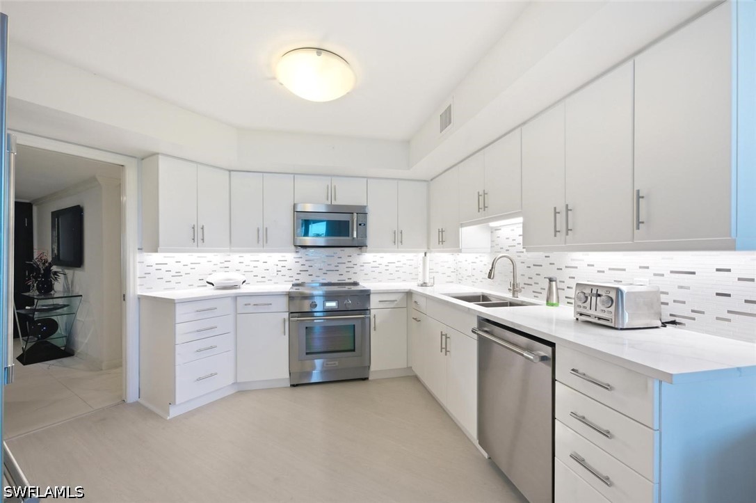 2 Bed Waterfront Home for Sale in Naples, photo 12