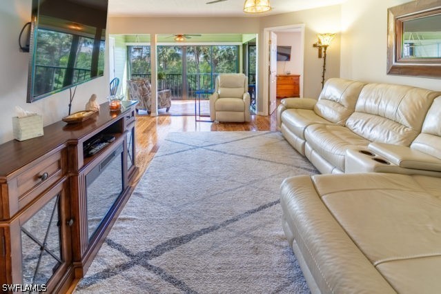 2 Bed Waterfront Home for Sale in Fort Myers, photo 12