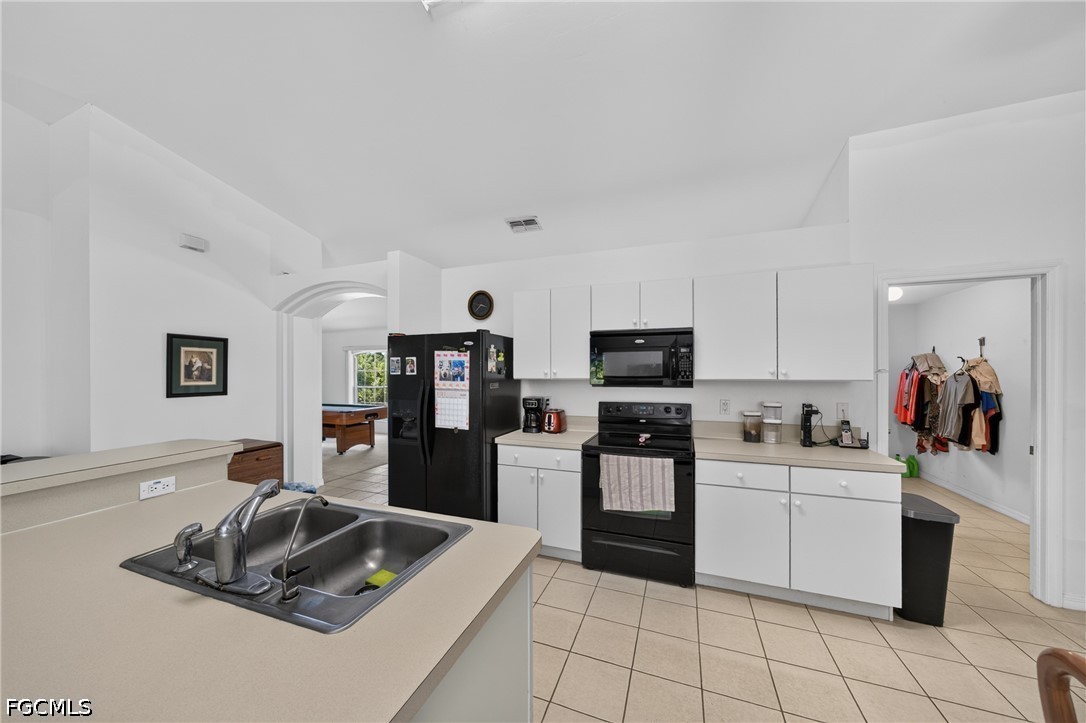 3 Bed SingleFamilyResidence for Sale in Lehigh Acres, photo 12