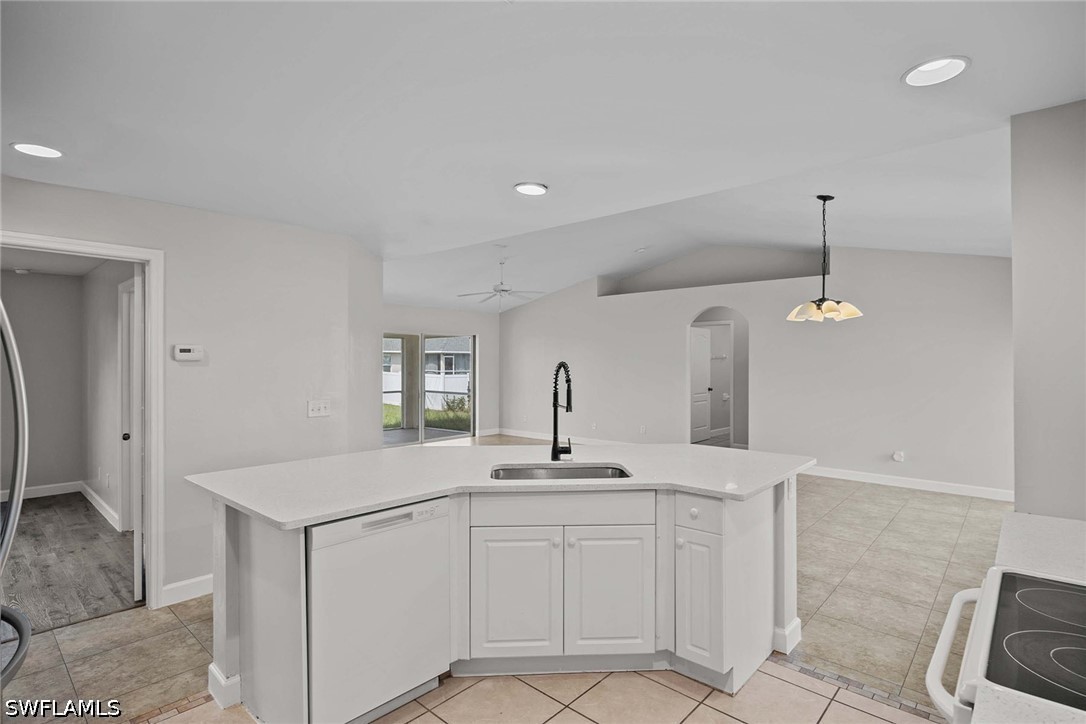 3 Bed SingleFamilyResidence for Sale in Cape Coral, photo 12