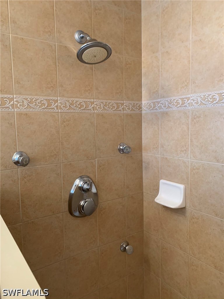 3 Bed SingleFamilyResidence for Sale in Naples, photo 12