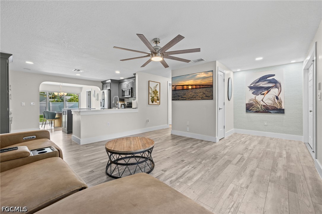 3 Bed SingleFamilyResidence for Sale in Caloosa View, photo 12