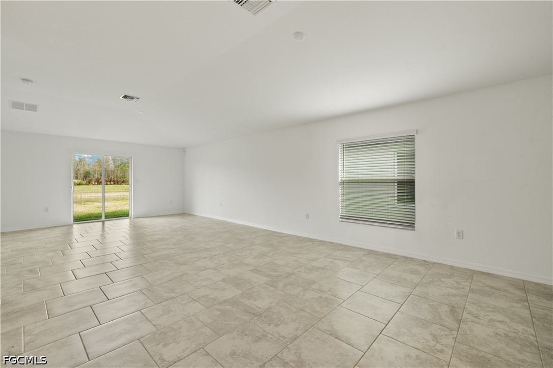 4 Bed SingleFamilyResidence for Sale in Crane Landing, photo 12