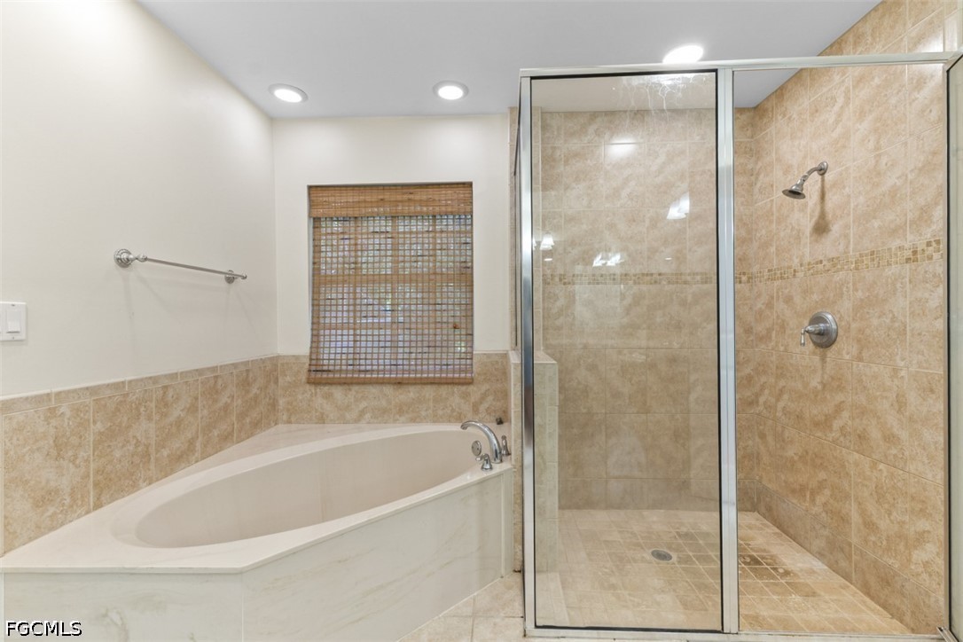 4 Bed SingleFamilyResidence for Sale in Naples, photo 12