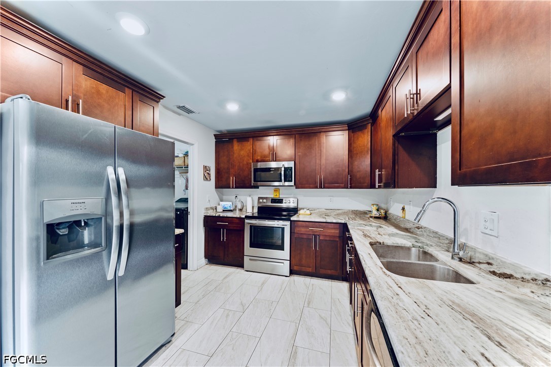 3 Bed SingleFamilyResidence for Sale in Lehigh Acres, photo 12