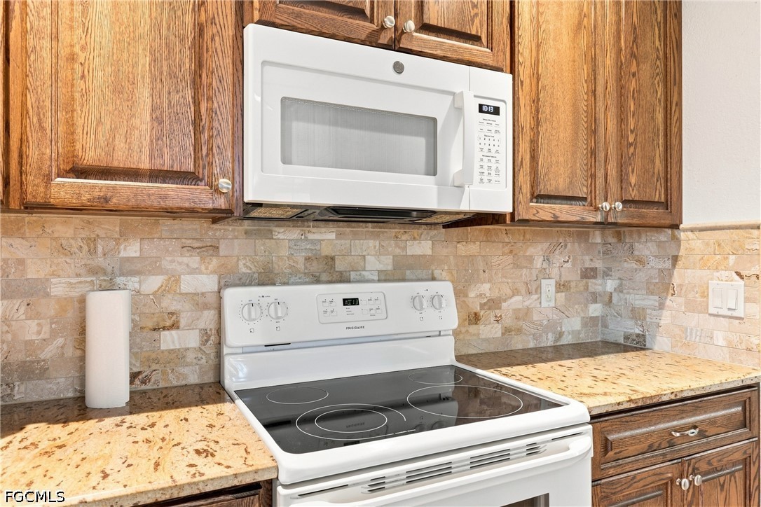 3 Bed SingleFamilyResidence for Sale in Cape Coral, photo 12