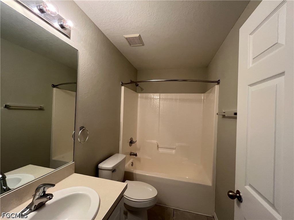 4 Bed SingleFamilyResidence for Sale in Cape Coral, photo 12