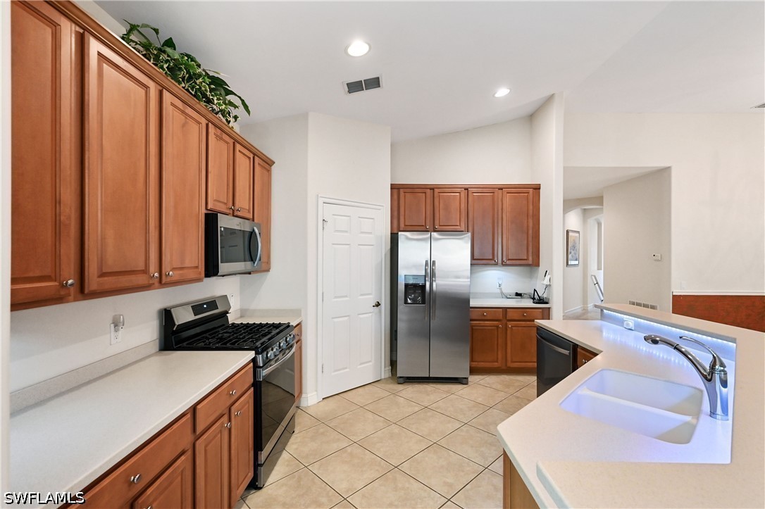 3 Bed Condominium for Sale in Bimini Bay, photo 12