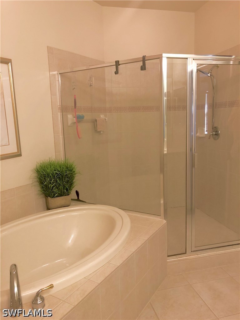 2 Bed Waterfront Home for Sale in Fort Myers, photo 12