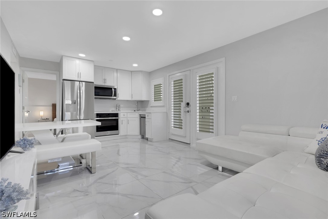 2 Bed Condominium for Sale in Naples, photo 12